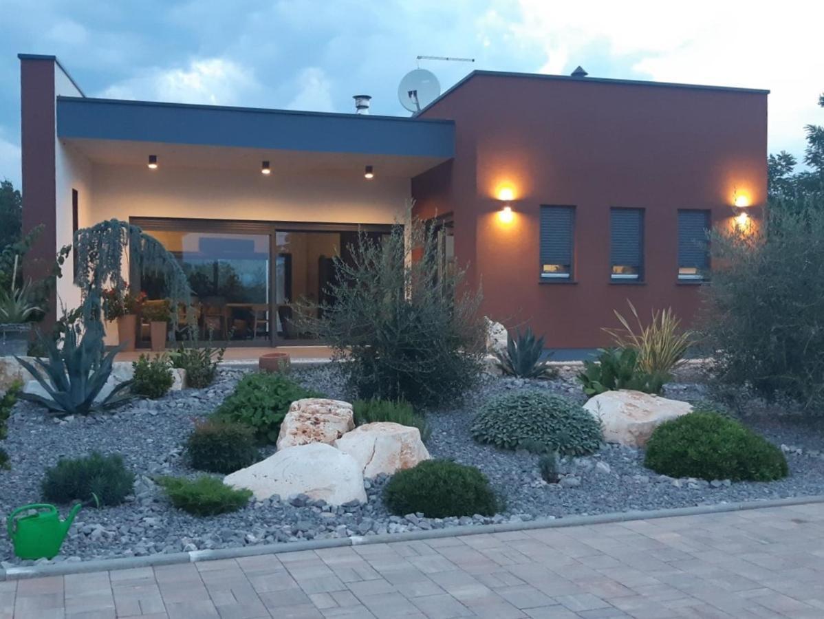 Apartments Bijou With Big Private Garden Near Umag Vilanija Экстерьер фото
