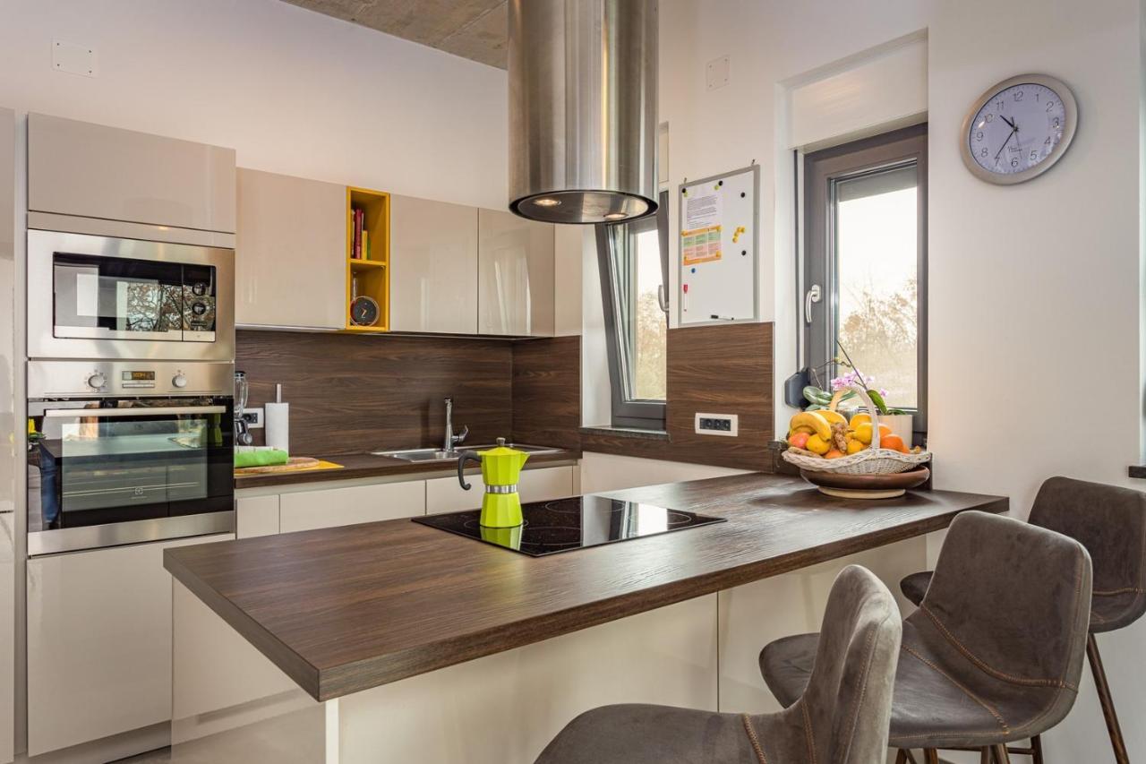 Apartments Bijou With Big Private Garden Near Umag Vilanija Экстерьер фото