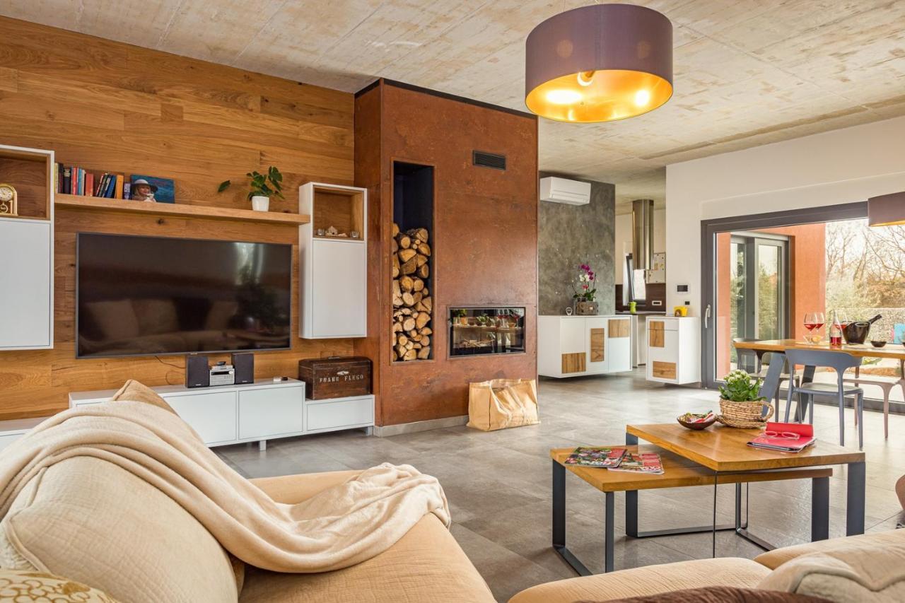 Apartments Bijou With Big Private Garden Near Umag Vilanija Экстерьер фото