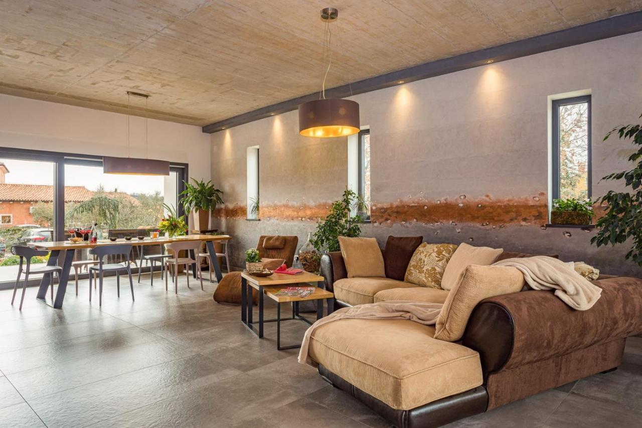 Apartments Bijou With Big Private Garden Near Umag Vilanija Экстерьер фото